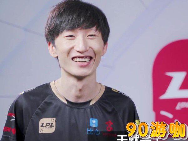 lol英雄联盟主播电棍以前是职业选手吗？